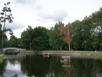 Тестовый файл: Прогулочная лодка в городском парке